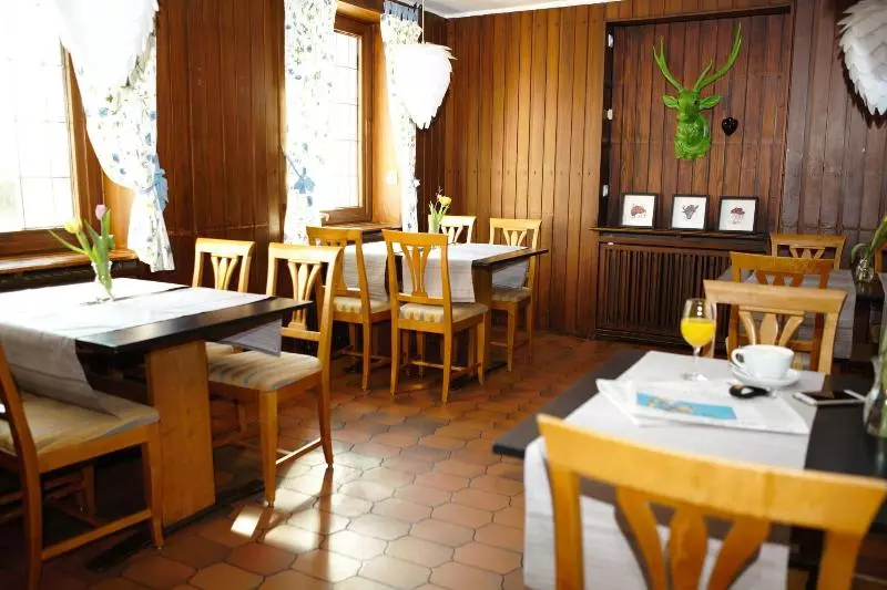 Отель Gasthaus Hirschenstube & Gastehaus Gehri