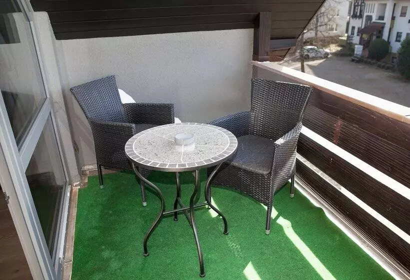 Отель Gasthaus Hirschenstube & Gastehaus Gehri