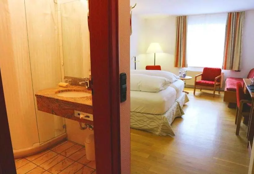 בית מלון כפרי Poker