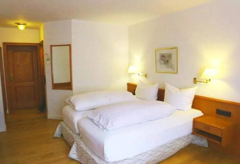 בית מלון כפרי Poker