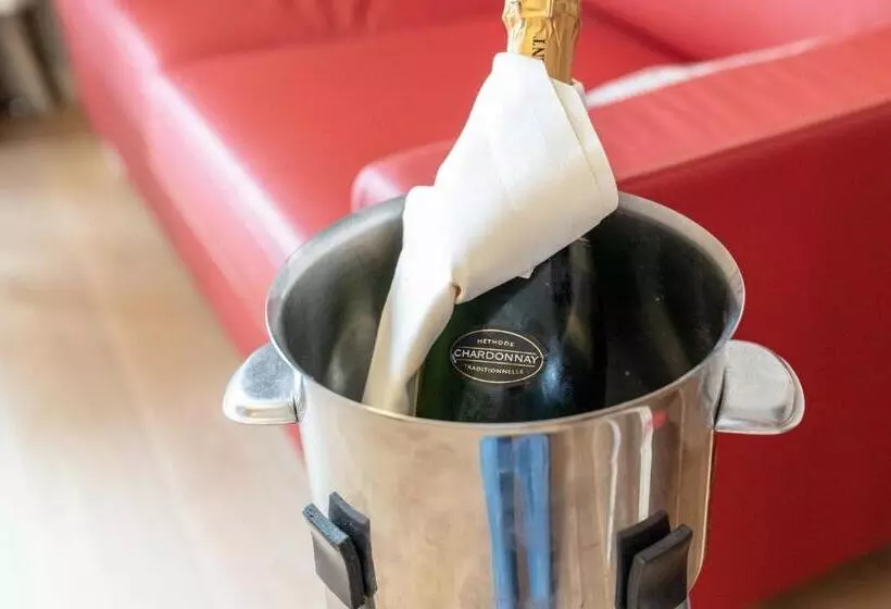 בית מלון כפרי Poker