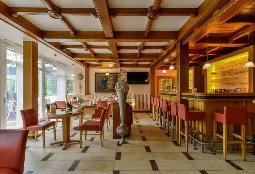 בית מלון כפרי Poker