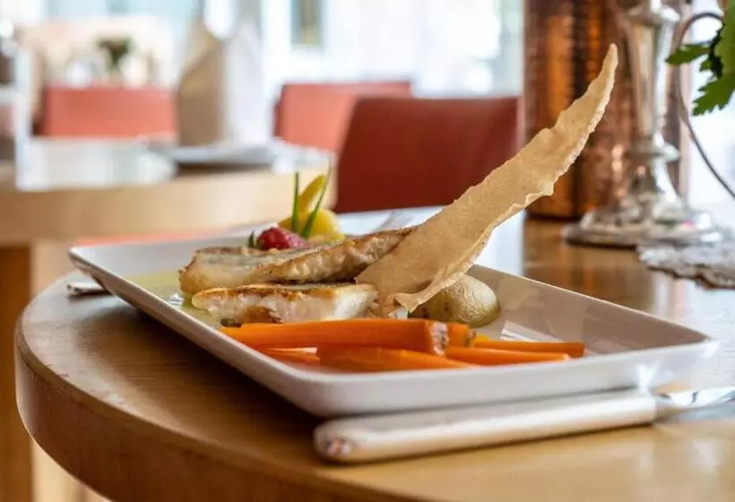 בית מלון כפרי Poker