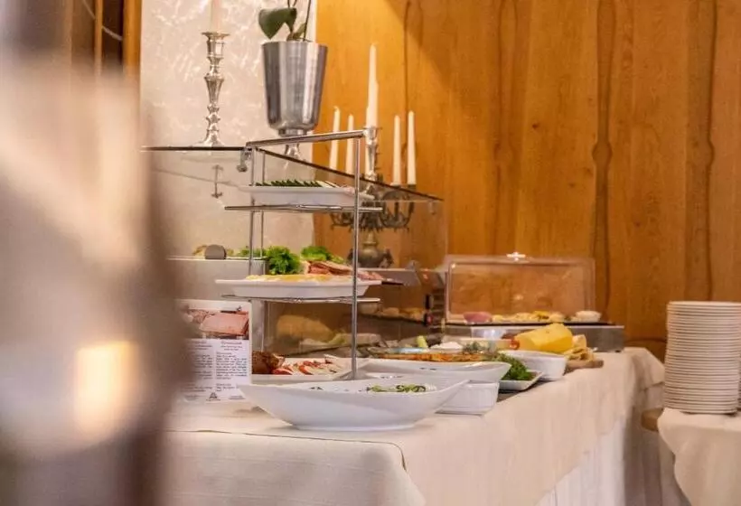 בית מלון כפרי Poker