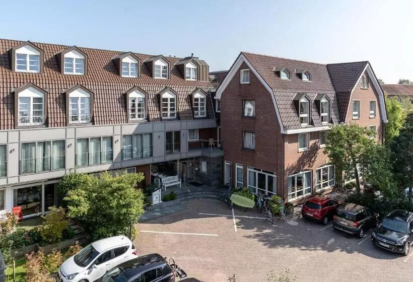 בית מלון כפרי Poker