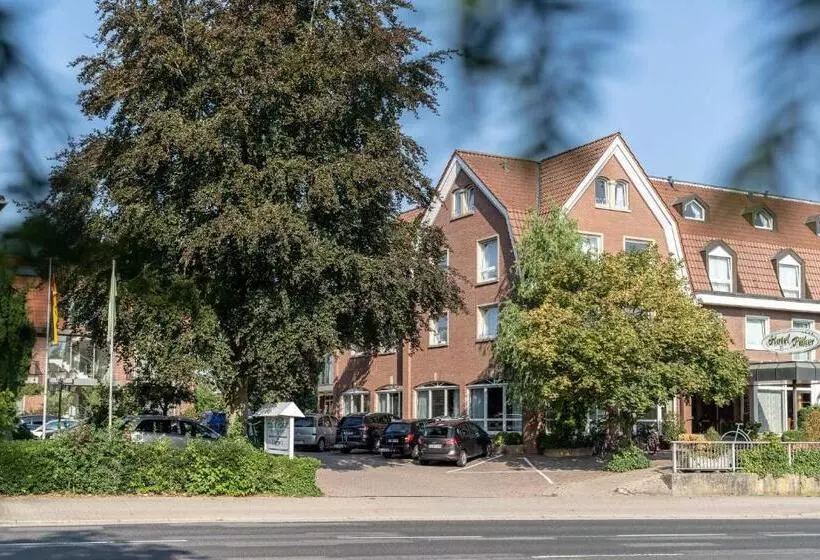 בית מלון כפרי Poker