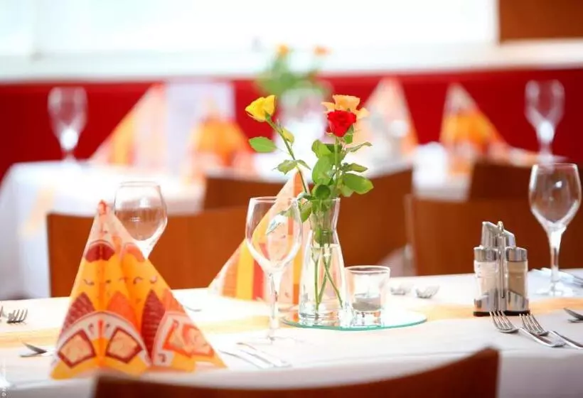 酒店 Tagungshaus Schönenberg