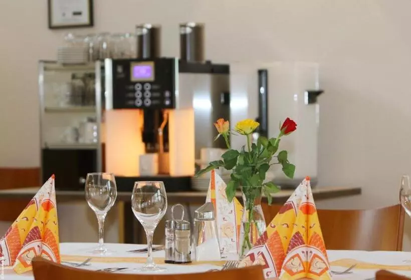 酒店 Tagungshaus Schönenberg