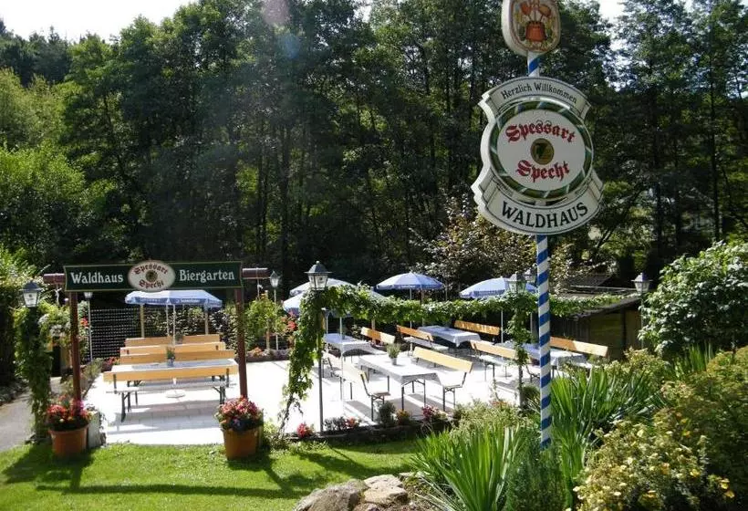 ホテル Waldhaus