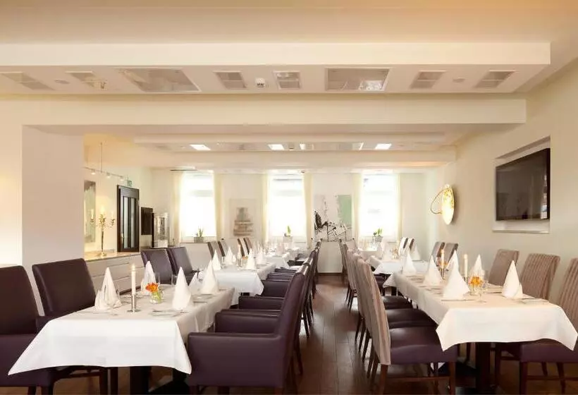 Отель Zu Den Drei Linden