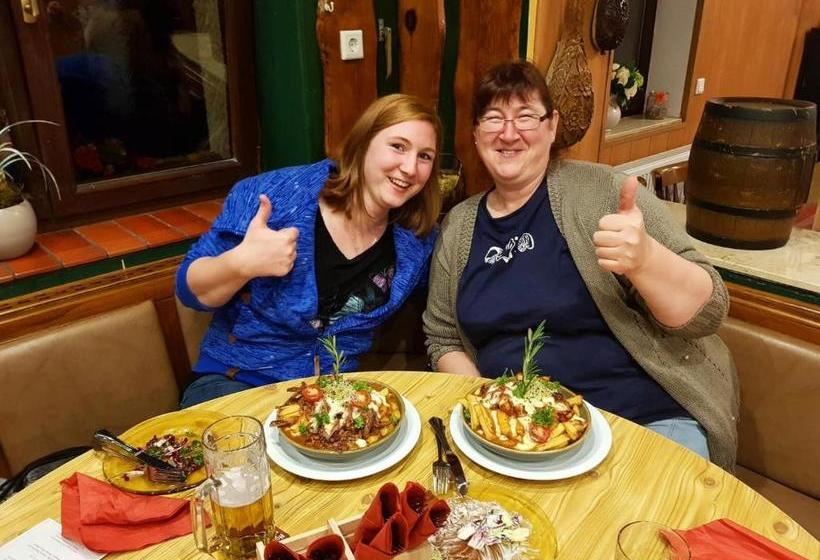 펜션 Berggasthof Zum Hirsch