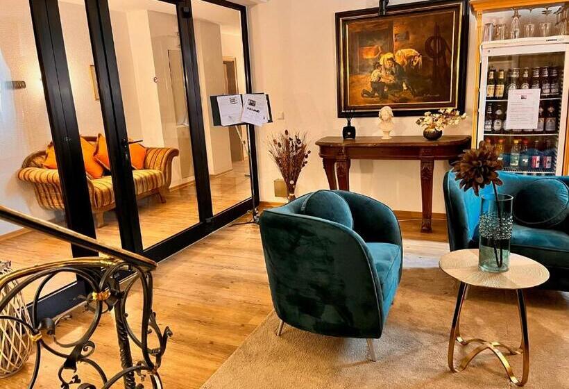 بنسيون Posthotel Arnold