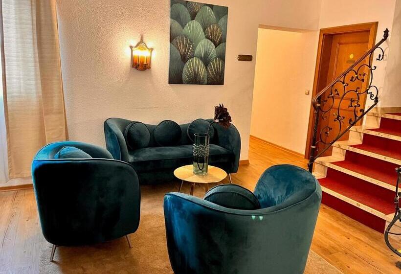 بنسيون Posthotel Arnold