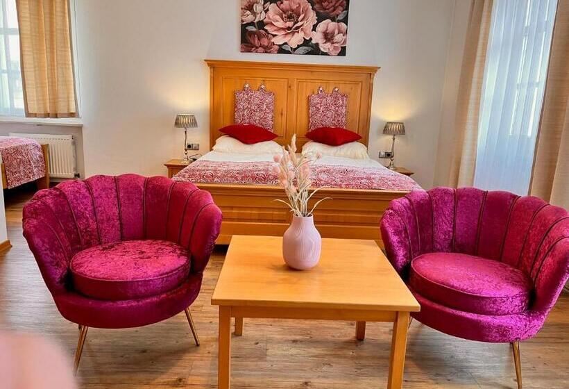 بنسيون Posthotel Arnold