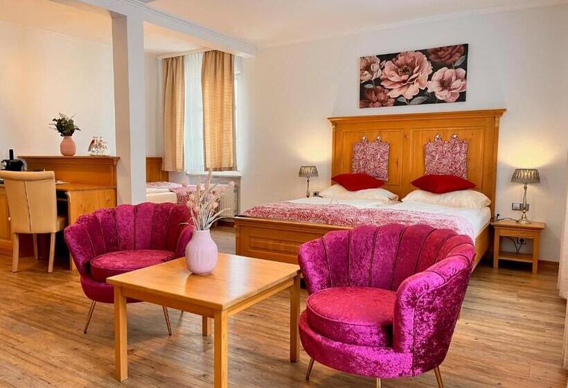 بنسيون Posthotel Arnold