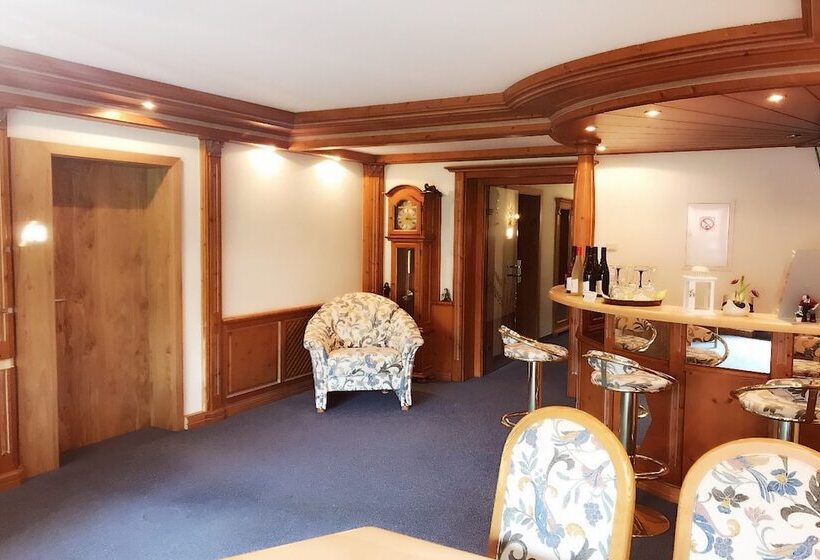 Hotell Am Wiesenhang   Garni