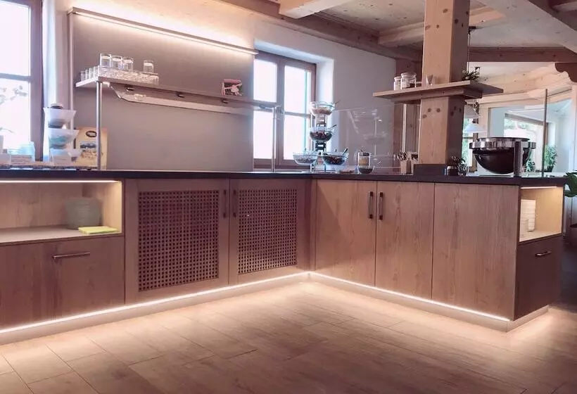 Отель Am Wiesenhang Garni