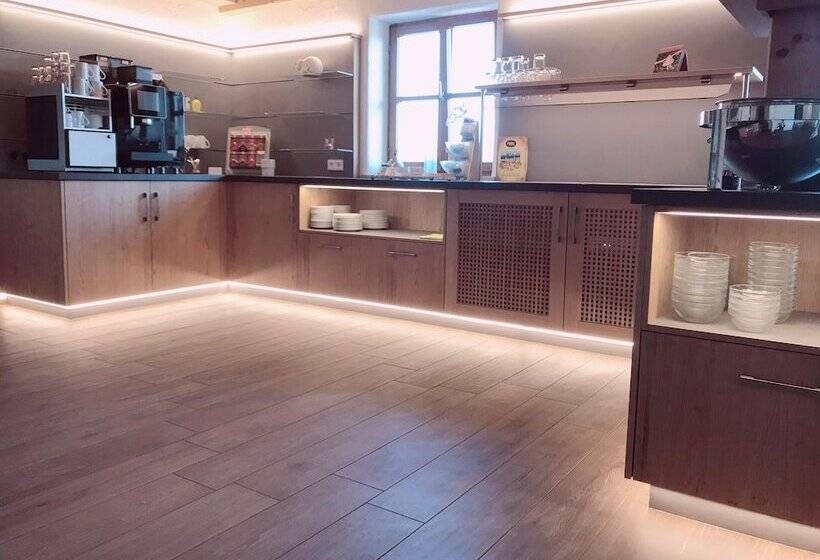 Hotell Am Wiesenhang   Garni