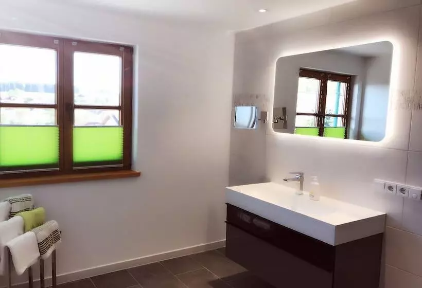 Отель Am Wiesenhang Garni