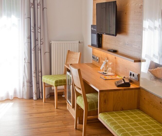 Hotell Am Wiesenhang   Garni