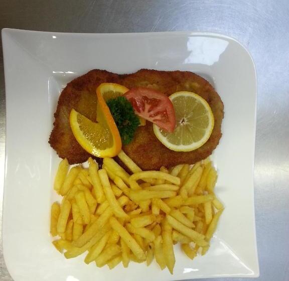 בית מלון כפרי Café Burg Stahleck