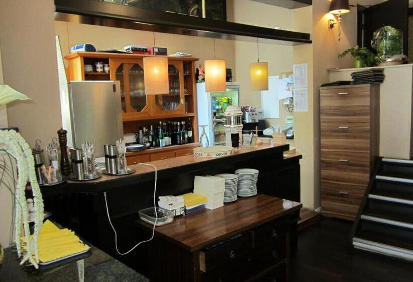 Отель Café Burg Stahleck