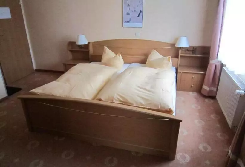 Отель Hahnenkleer Hof