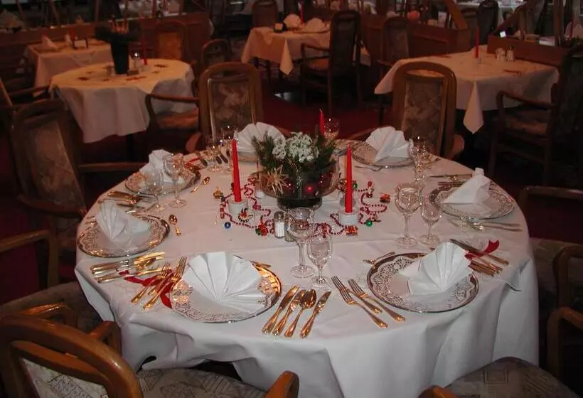 Отель Hahnenkleer Hof