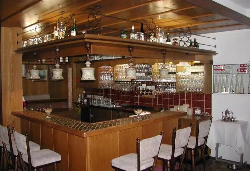 Отель Hahnenkleer Hof