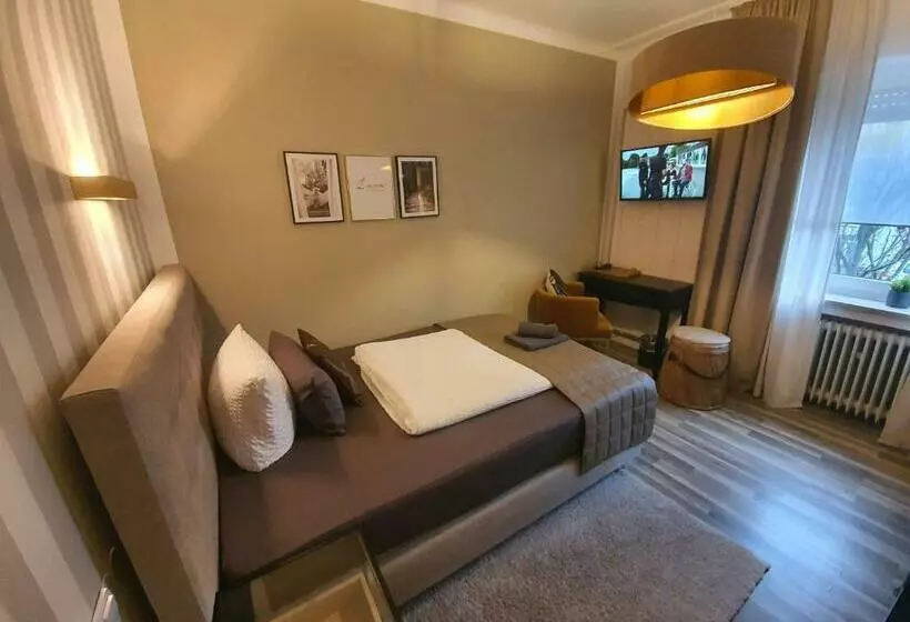 Hotel Reinhardshäusle Pension & Wellness