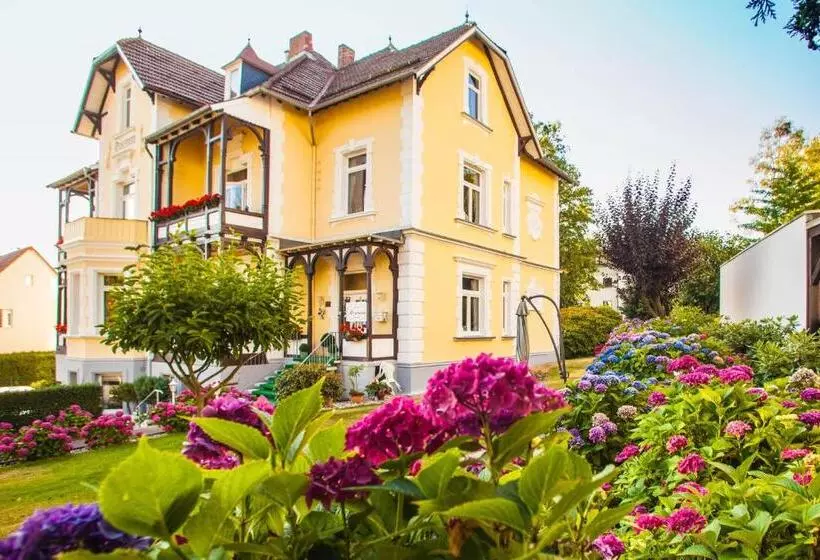 בית מלון כפרי Rosenau