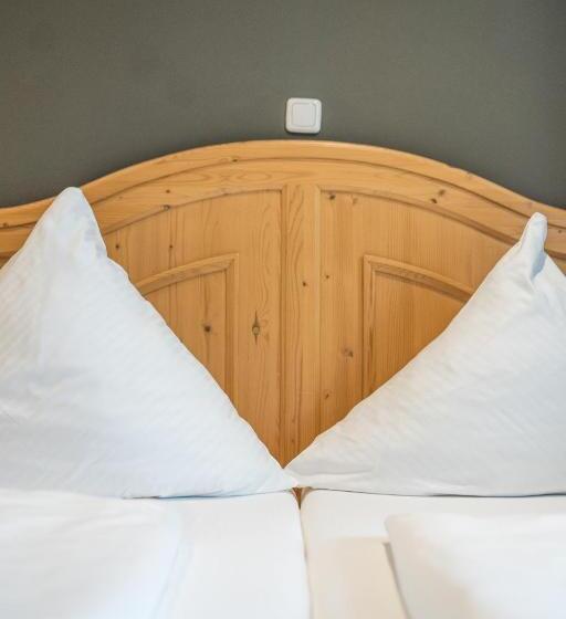 Отель Tegernseer Hof