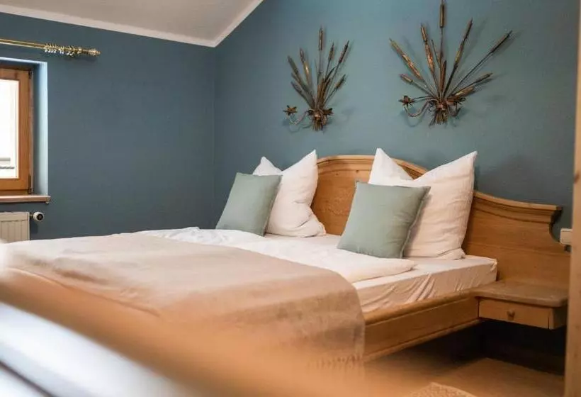 Отель Tegernseer Hof