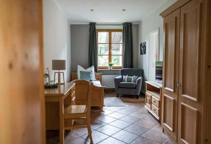 Отель Tegernseer Hof