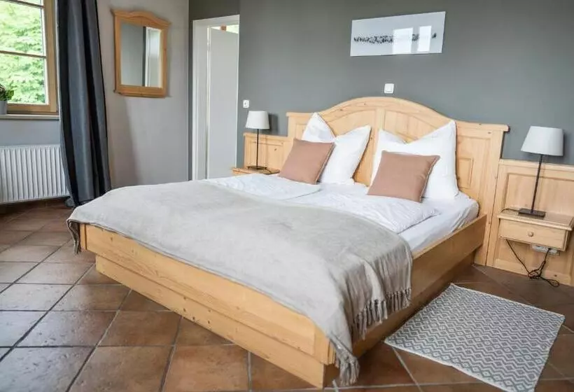 Отель Tegernseer Hof