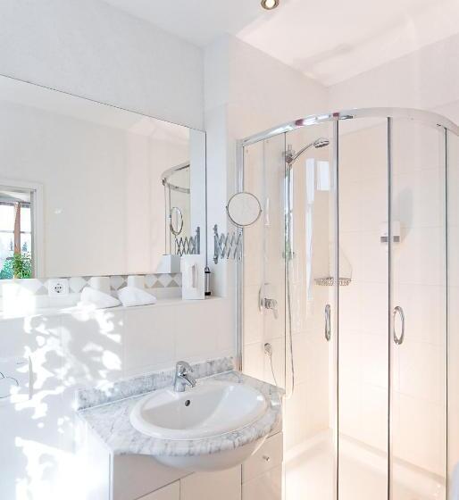 Отель Tegernseer Hof