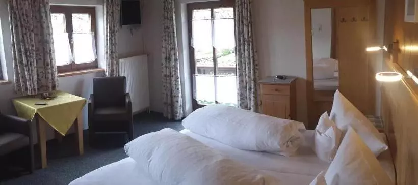 פנסיון Gästehaus Inzeller Hof