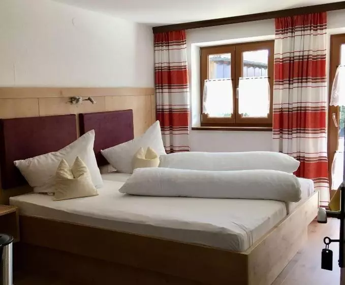 פנסיון Gästehaus Inzeller Hof