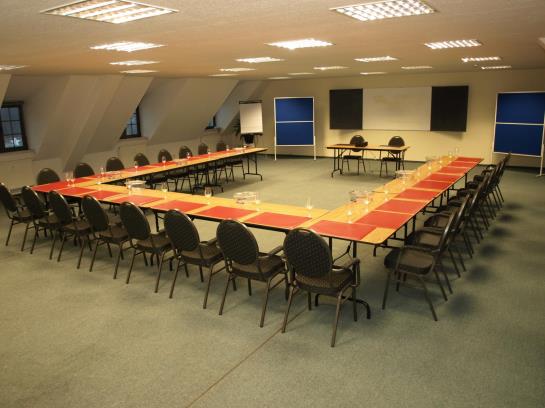 West Hotel An Der Sächsischen Weinstrasse