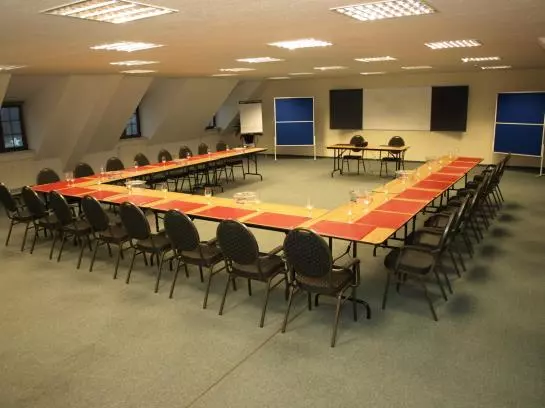 West Hotel An Der Sächsischen Weinstrasse