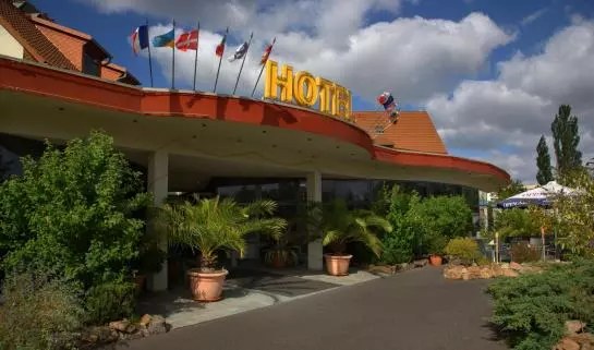 West Hotel An Der Sächsischen Weinstrasse