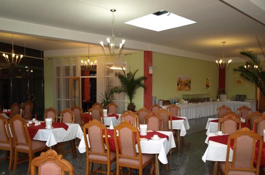 West Hotel An Der Sächsischen Weinstrasse