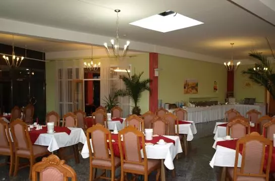 West Hotel An Der Sächsischen Weinstrasse