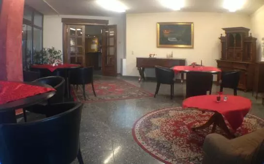 West Hotel An Der Sächsischen Weinstrasse