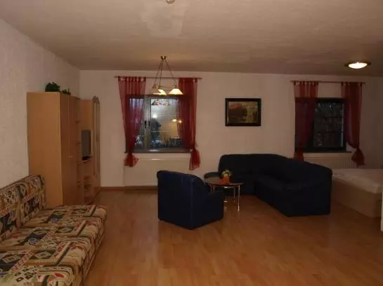 West Hotel An Der Sächsischen Weinstrasse