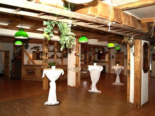 West Hotel An Der Sächsischen Weinstrasse