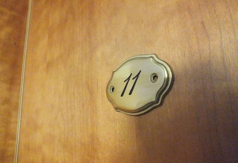 צימר Pension Riverside In Leverkusen Hitdorf Am Rhein Zentral An Der A1 Und 59