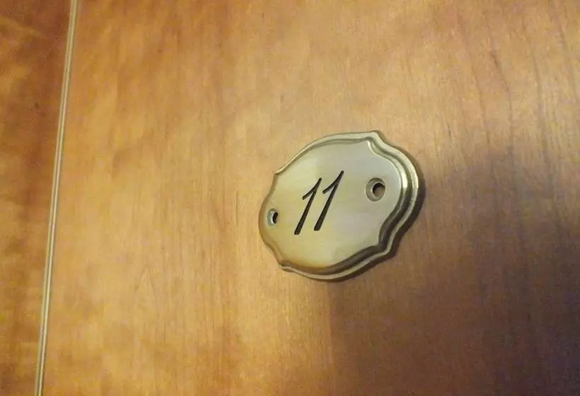 צימר Pension Riverside In Leverkusen Hitdorf Am Rhein   Zentral An Der A1 Und 59