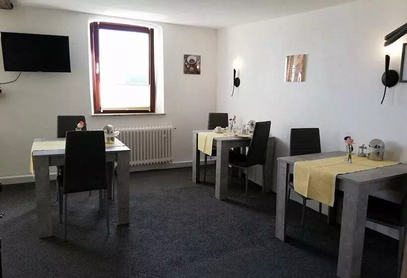 צימר Pension Riverside In Leverkusen Hitdorf Am Rhein   Zentral An Der A1 Und 59