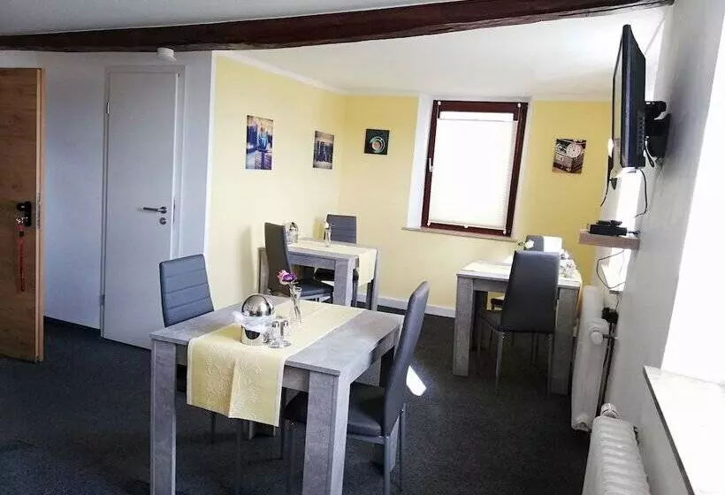 צימר Pension Riverside In Leverkusen Hitdorf Am Rhein   Zentral An Der A1 Und 59
